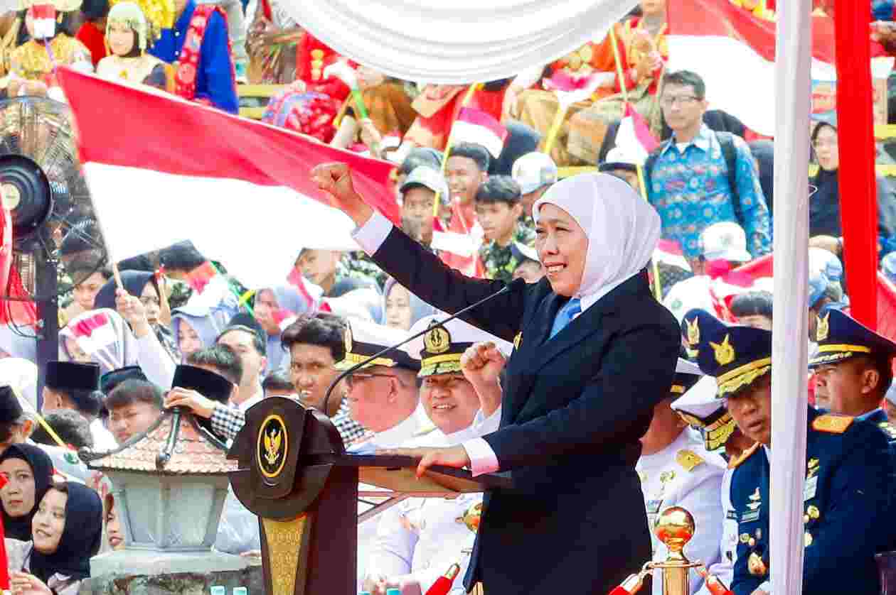 Pimpin Upacara Hari Sumpah Pemuda Ke-97, Gubernur Khofifah Ajak Wujudkan Pemuda Pemudi Berdaya dan Tangguh