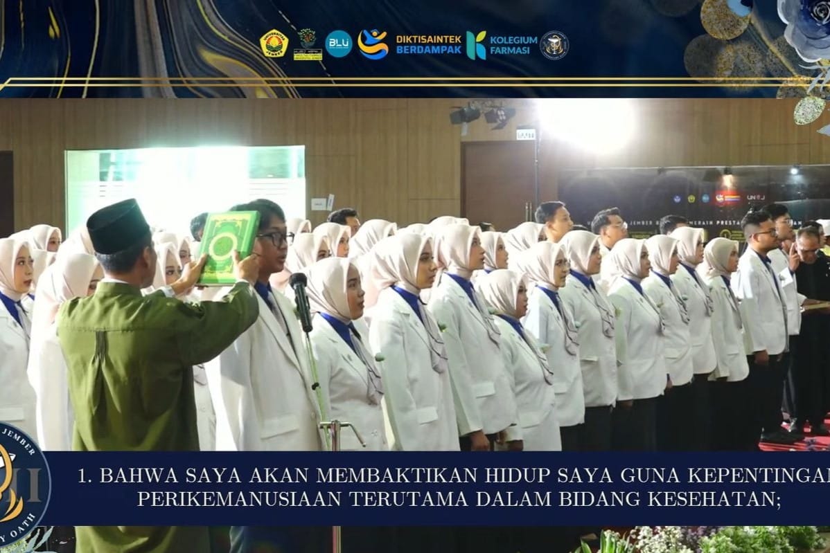 Fakultas Farmasi UNEJ Kukuhkan 79 Apoteker Baru, IPK Tertinggi 4.00
