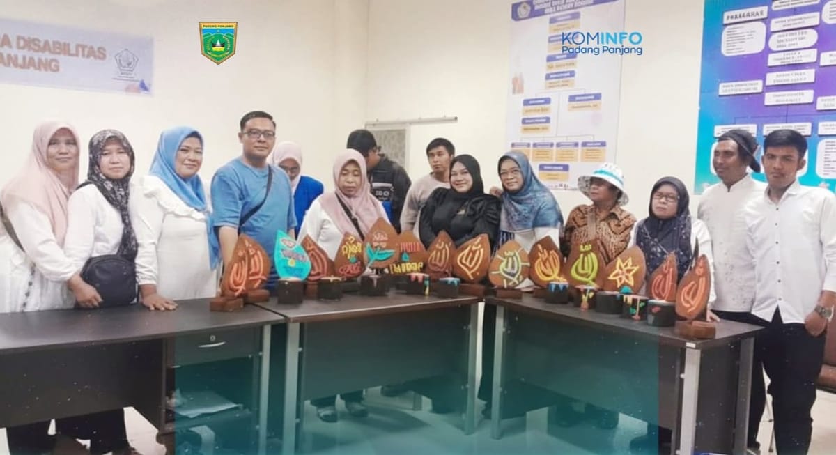 Kreativitas Keluarga Disabilitas Padang Panjang Menggeliat, Limbah Serbuk Kayu Disulap Jadi Karya Bernilai