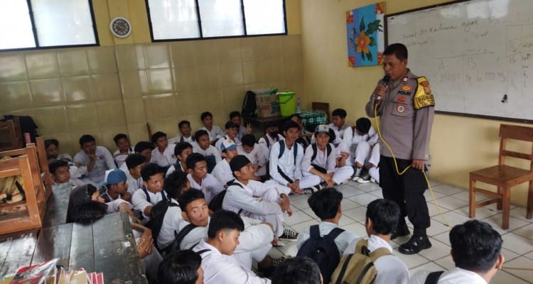 Polisi Ajak Pelajar SMK Wijaya Kusuma Jauhi Kenakalan Remaja