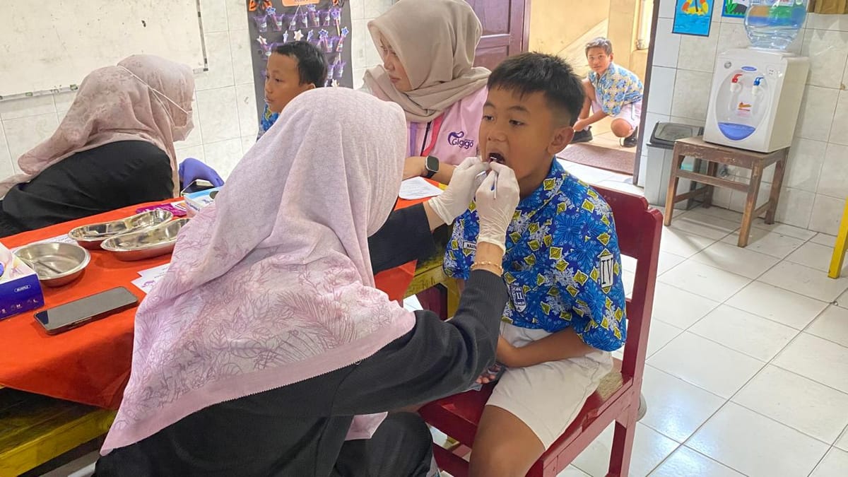 Tak Takut, Siswa SD di Solo Periksa Gigi.