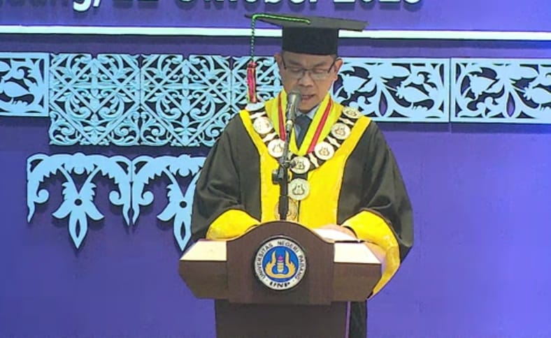 UNP Kukuhkan 11 Guru Besar Baru, Total Jadi 146 Profesor Aktif