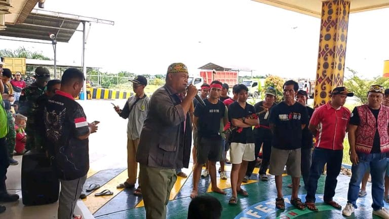 Aksi Damai Warga Seret Ayon di PKS KSUP: “Kami Hanya Ingin Janji Ditepati!”