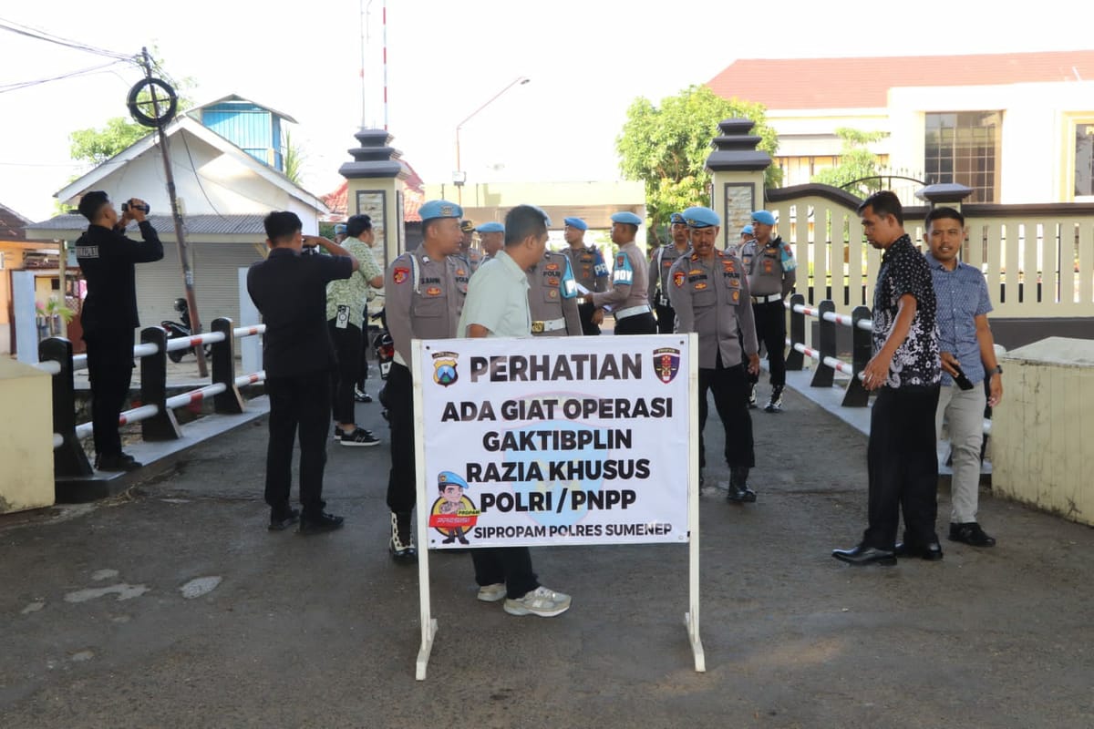 Tim Gaktiblin Bidpropam Polda Jatim Mitigasi Cek Kelengkapan Personil Polres Sumenep