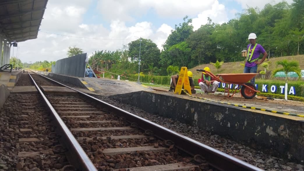 Pengguna Kereta Api ke Banyuwangi Meningkat, Tiga Stasiun Direnovasi Bernuansa Adat Osing