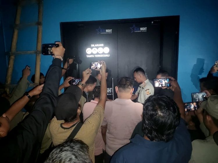 Tak Miliki Izin, Pemprov Sumut Segel Tempat Hiburan Malam Blue Night