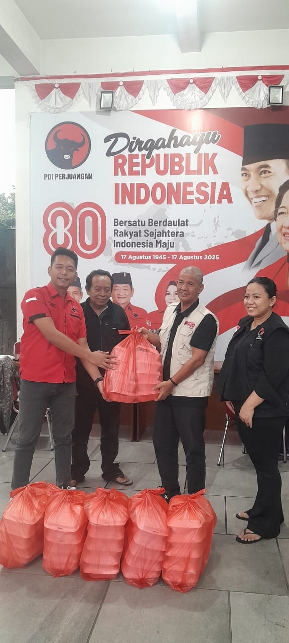 PDI Perjuangan Sumut Dirikan Dapur Umum dan Salurkan Bantuan Ke Warga Terdampak Banjir
