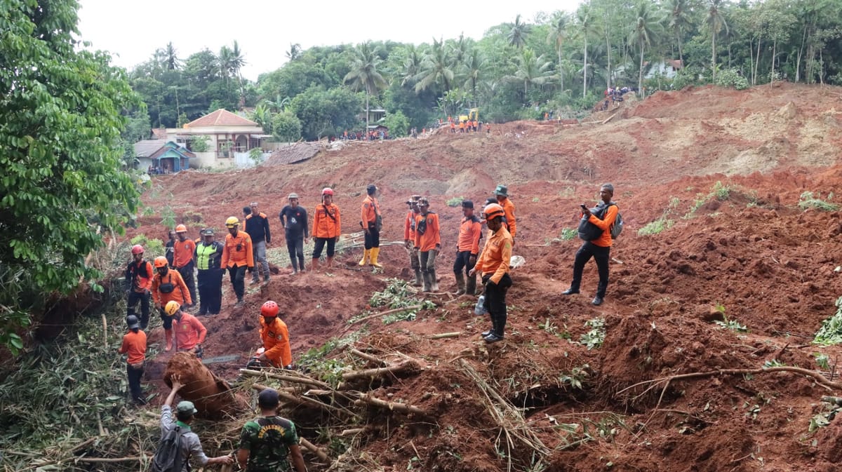 Pencarian Korban Longsor Cibeunying Berlanjut, 16 Tewas dan 7 Masih Hilang