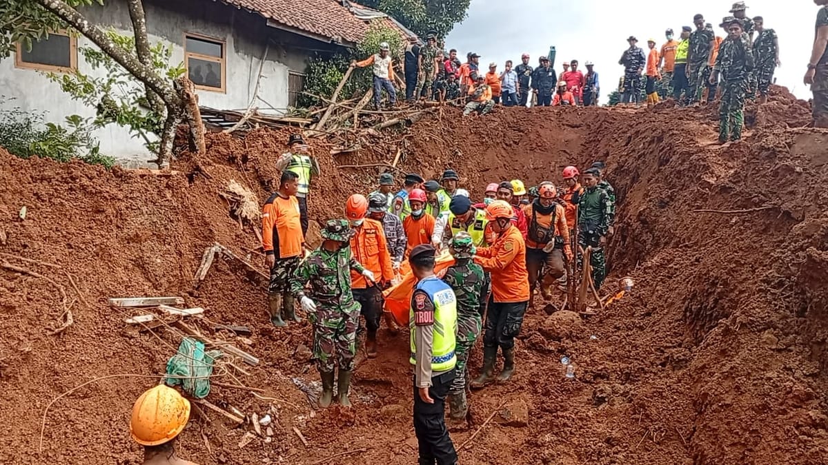 Pada Hari Kedua Operasi SAR di Majenang Cilacap Tim SAR Gabungan Berhasil Menemukan Kembali 8 Korban Meninggal Dunia