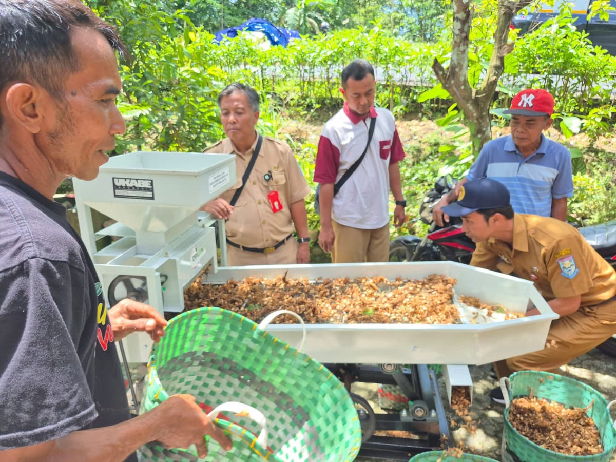 Mesin Perontok dan Pembersih Kapulaga Ringankan Beban Petani Purbalingga