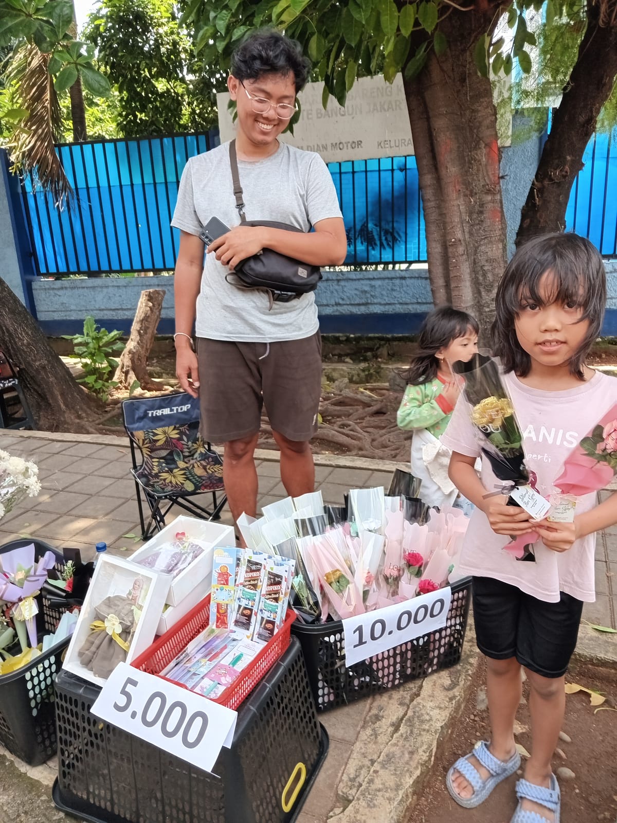 Momen Hari Guru 2025 Berkah bagi  Penjual Bunga