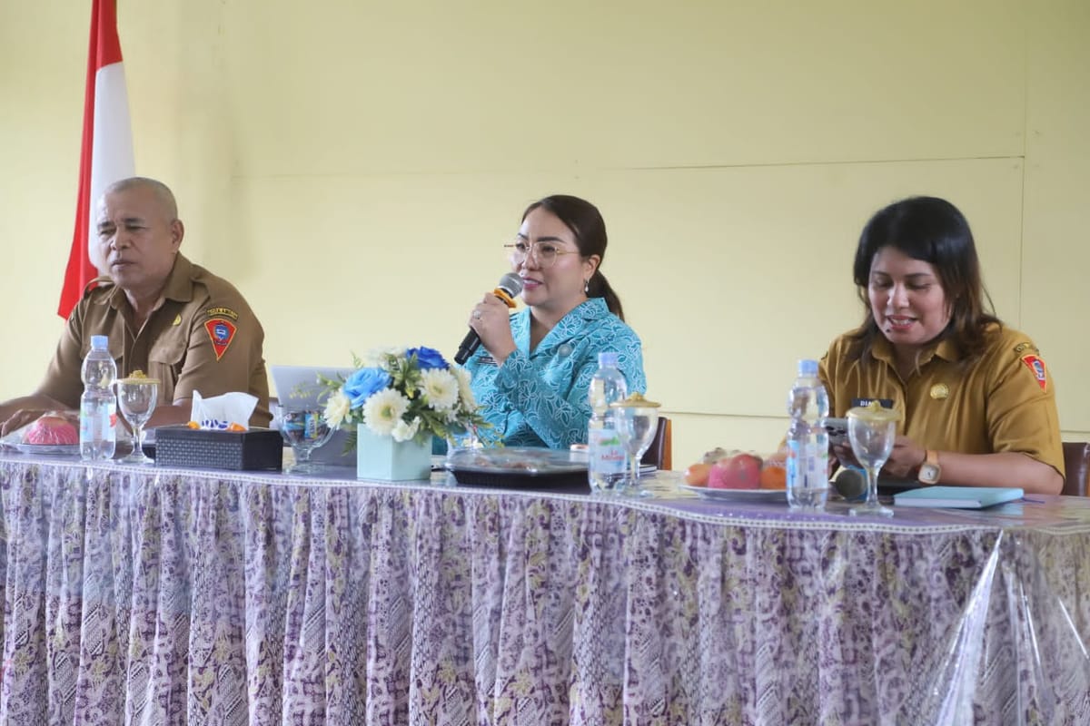 Ketua TP PKK Kota Ambon Sosialisasi Anti Kekerasan Anak di SMP Negeri 7