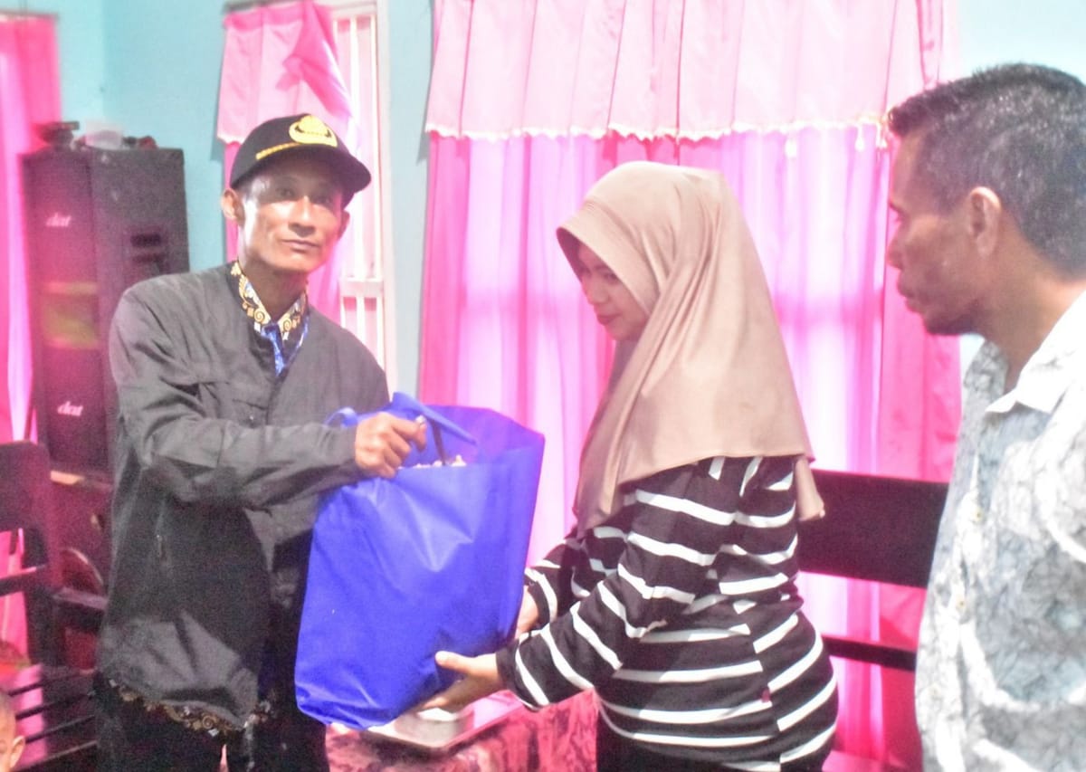 Keluarga Berisiko Stunting di Kota Ternate Terima Bantuan GENTING Dari BKKBN Malut