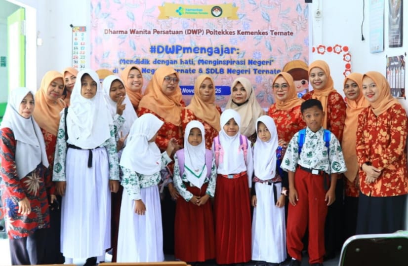 Dharma Wanita Mengajar Oleh DWP Poltekkes Kemenkes Ternate di Sekolah Luar Biasa