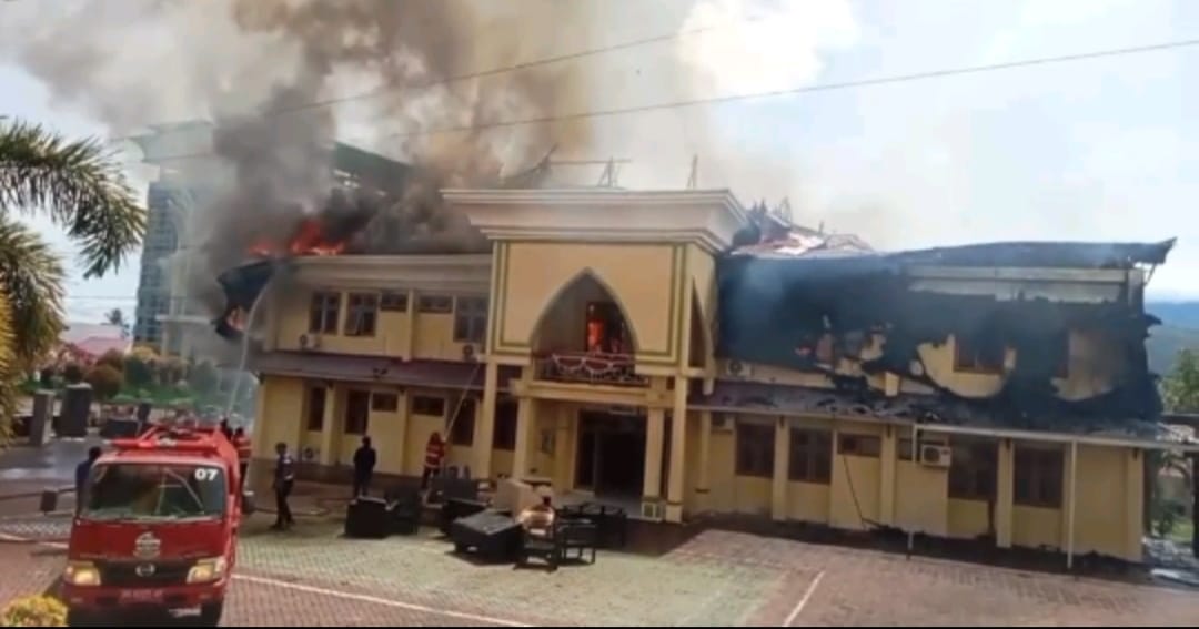 Gedung Musdalifa Asrama Haji Transit Ternate Dilalap Si Jago Merah