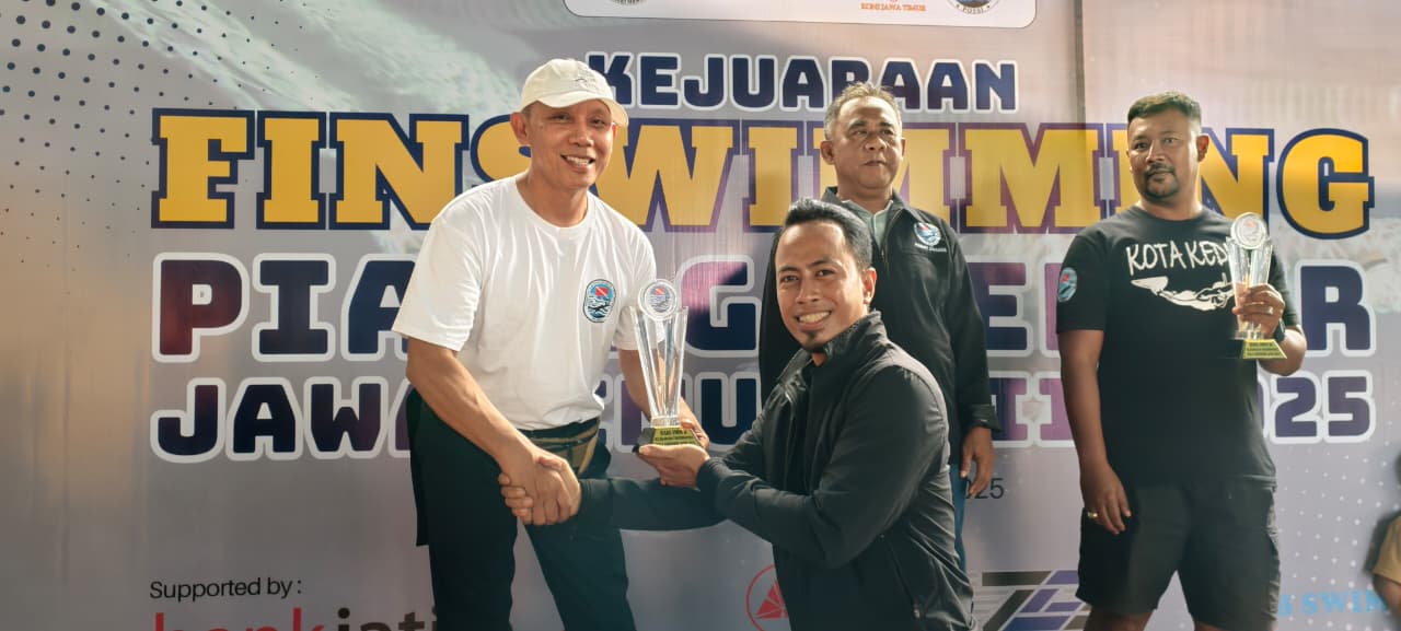 Surabaya Juara Umum Finswimming Piala Gubernur Jatim 2025