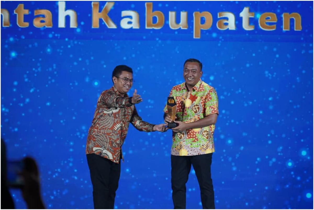 Bupati Ubah Budaya Birokrasi, Bawa Situbondo Raih Penghargaan DetikJatim Awards 2025