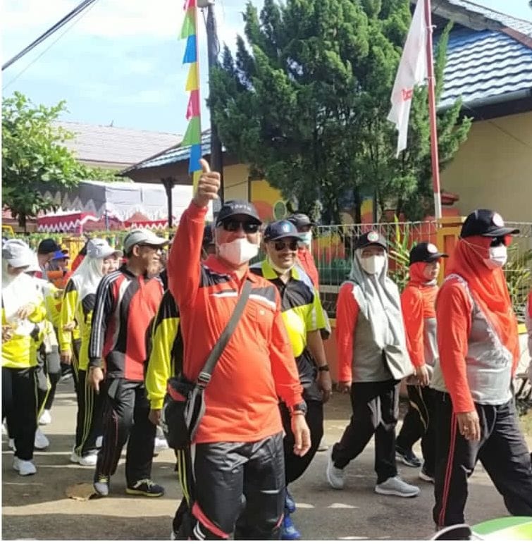 Ratusan Guru Meriahkan Jalan Sehat Penutup HUT ke-80 PGRI di Sungai Raya