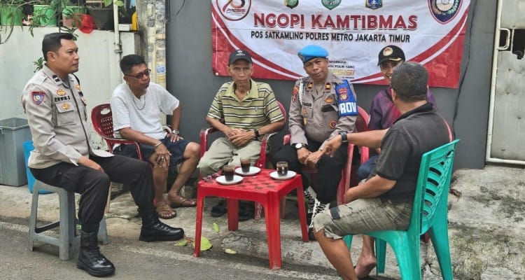 Polsek Matraman mengajak warga Palmeriam jaga keamanan lingkungan.