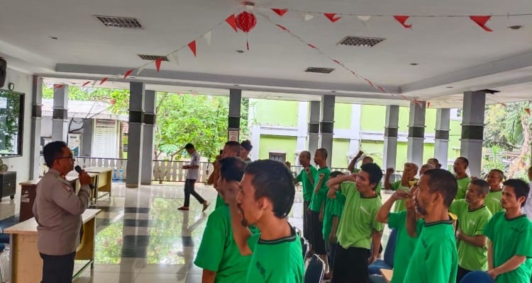 Polsek Cipayung memberikan edukasi dan pembinaan hukum bagi penghuni Panti Sosial Bangun Insan PSBI