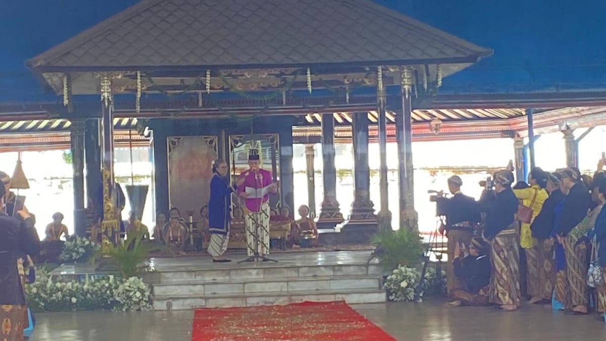 Khidmad, Prosesi Adat Jumenengan PB XIV Keraton Kasunan Surakarta