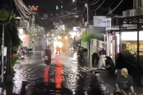 Cuaca Buruk Ancam Pesisir Sumbar, BMKG: Waspada Rob dan Abrasi