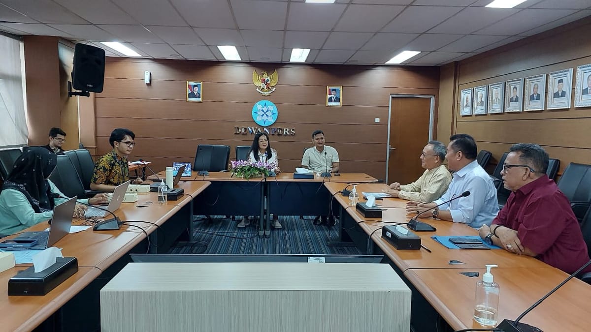 Dinamika Interaksi Industri Media Dengan Penyelenggara Pemerintahan.