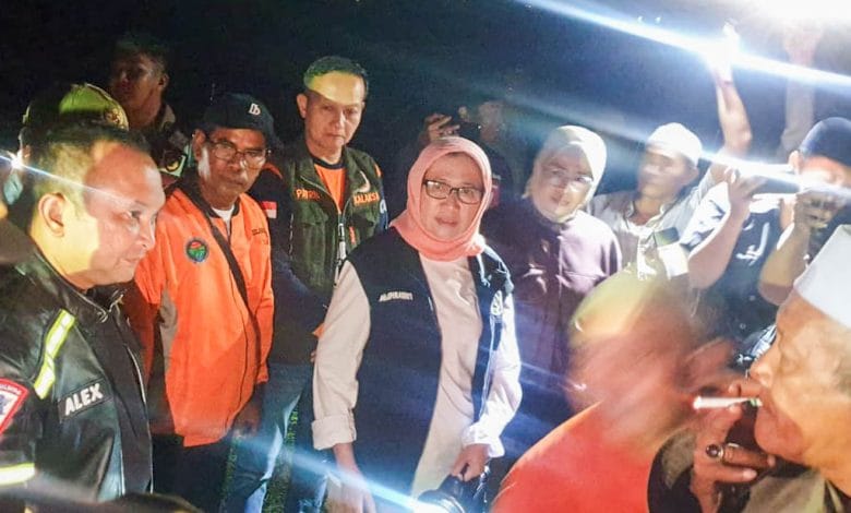 Semeru Erupsi, Bupati Lumajang Menghimbau Warga Yang Berada Di Zona Merah Segera Mengungsi