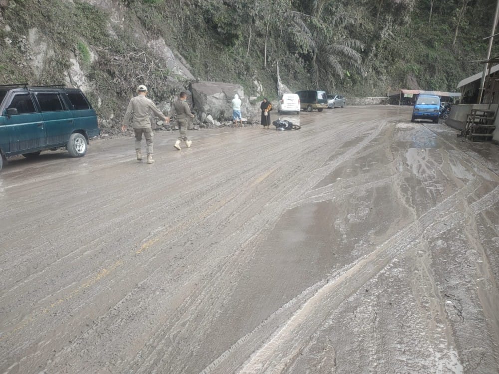 Lahar Campur Hujan Deras Pemicu Letusan di Aliran Sungai Semeru