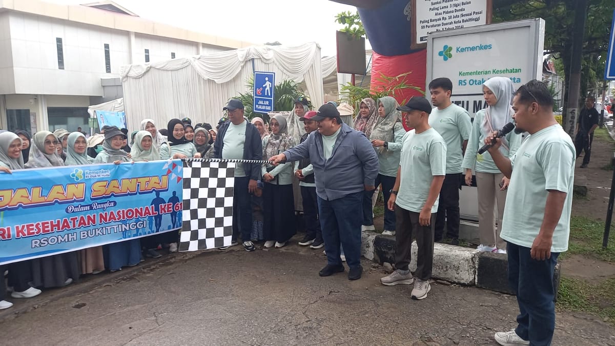 RSOMH Bukittinggi Rayakan HKN ke-61 Dengan Gerak Jalan Sehat