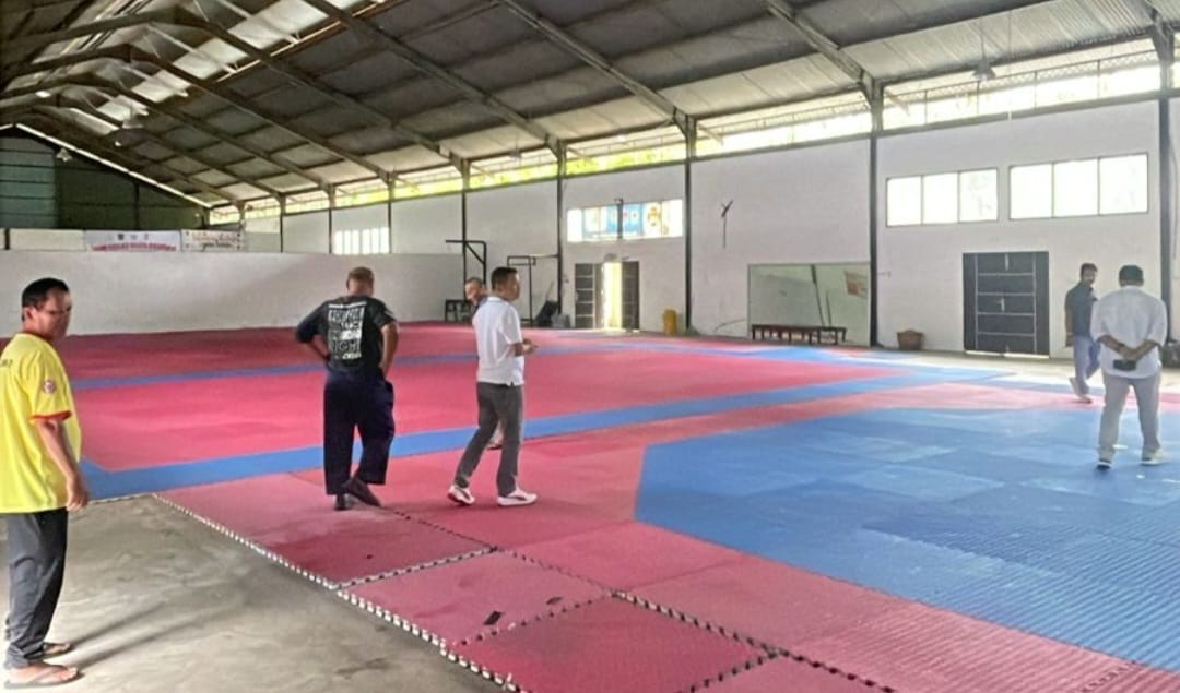 KONI Sumbar Pantau Sarana Latihan Atlet di Kawasan GOR Beladiri