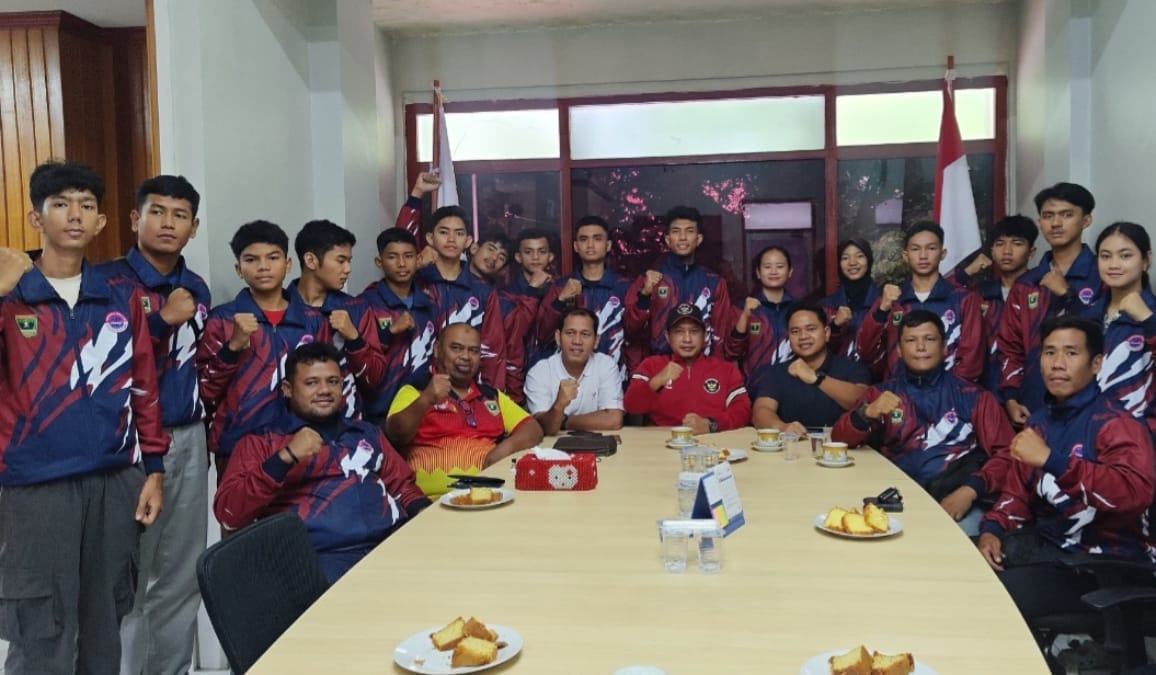 Ketua Umum KONI Sumbar Lepas Atlet Kickboxing ke Kejurnas 2025 di Bekasi