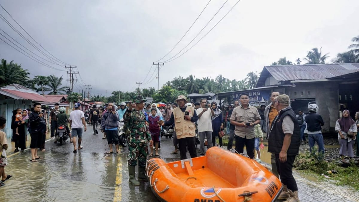 Bupati Pasaman Barat Yulianto Tinjau Korban Banjir dan Longsor di Empat Kecamatan