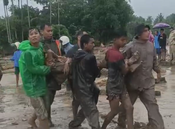 Tim SAR Gabungan Temukan 5 Korban Banjir Bandang di Lubuk Minturun Padang