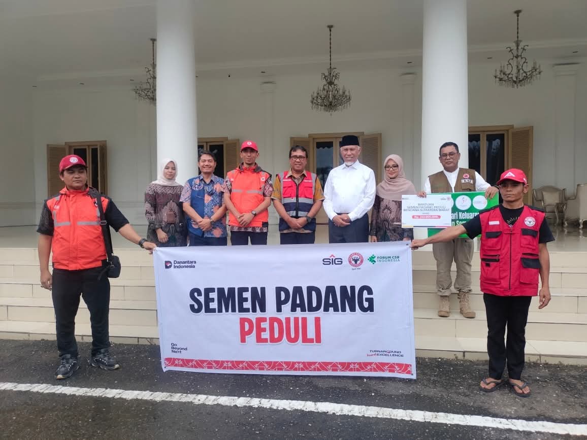 Semen Padang Serahkan Bantuan Rp210 Juta, Gubernur Mahyeldi Ingatkan Warga Tetap Waspada