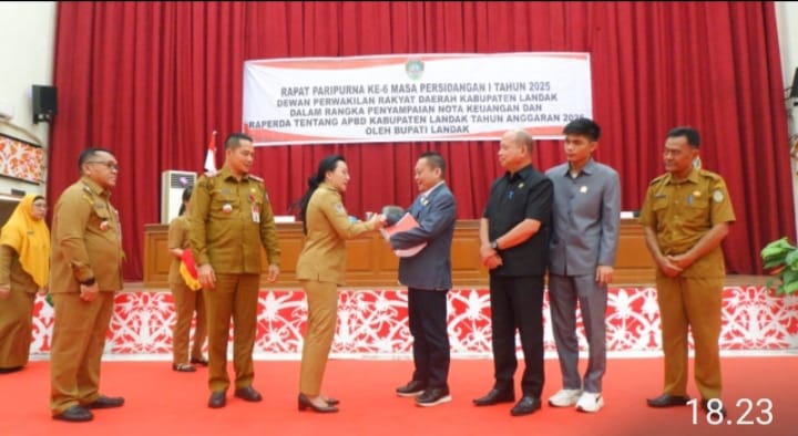 Bupati Landak Sampaikan Nota Keuangan RAPBD 2026, TKD Turun Rp215 Miliar