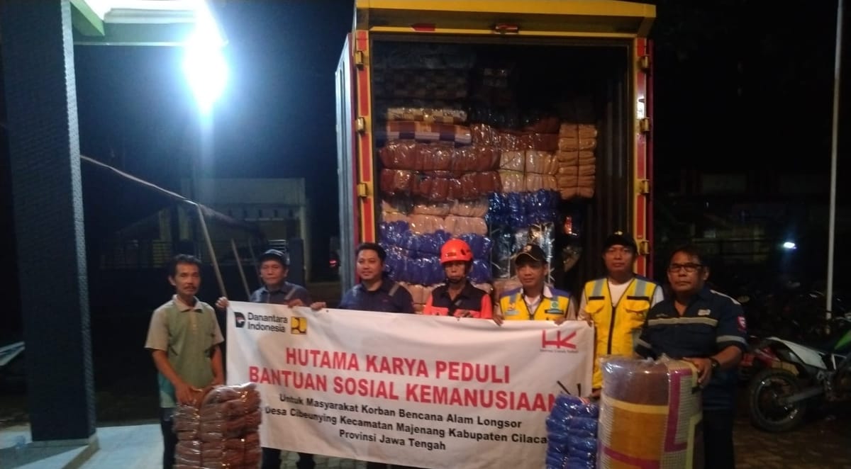 Kementerian PU Salurkan 400 Selimut dan 380 Kasur Lipat untuk Pengungsi Bencana Longsor Majenang Cilacap