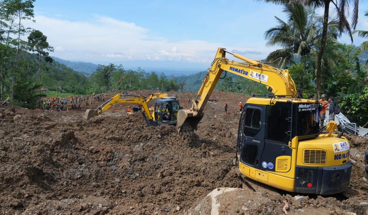 Kementerian PU Perbaiki Jalur Logistik dan Salurkan 15 Toilet Portable dan 16 Hidran Bagi Pengungsi Bencana Longsor Banjar Negara