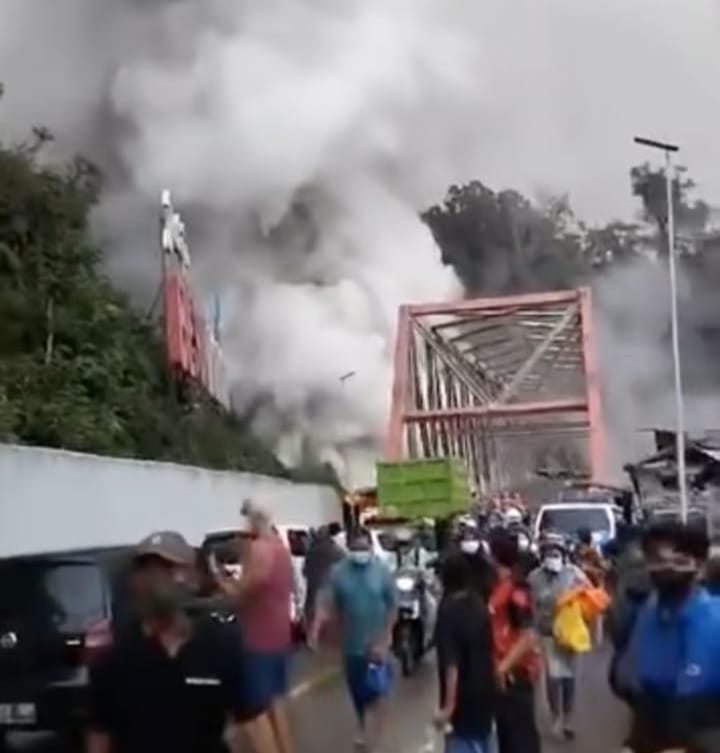 BPBD Lumajang: Dentuman Mendadak di Gladak Perak, Letusan Sekunder Semeru Kejutkan Warga ​ Sore Ini