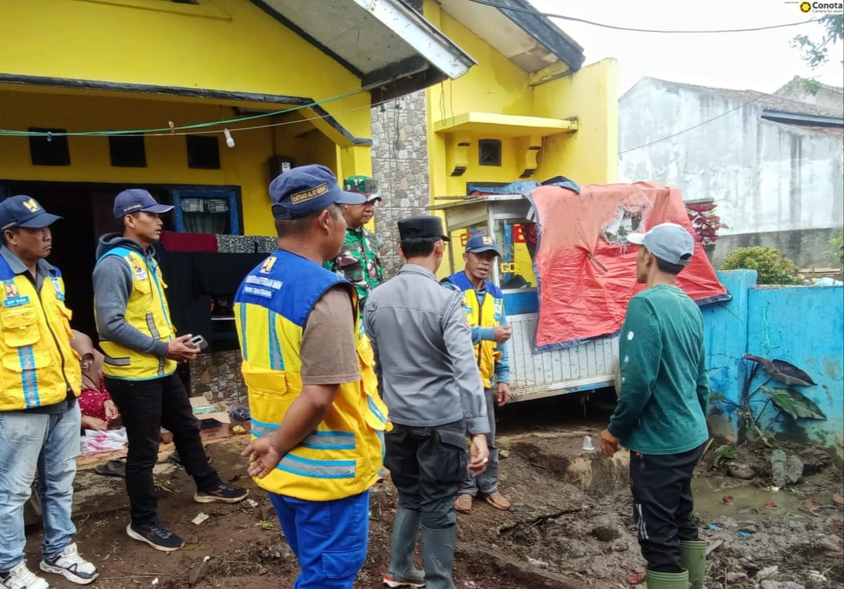Pascabencana Banjir Bandang di Cisurupan Garut Kementerian PU  Bantu Pembersihan Mobilisasi Alat Berat