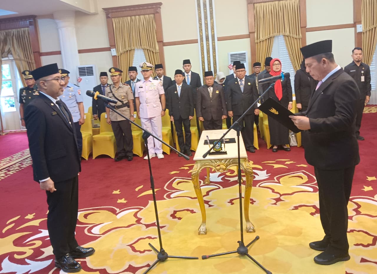 Luki Zaiman Prawira resmi dilantik sebagai Pejabat Sekda Kepri oleh Gubernur Kepulauan Riau Ansar Ahmad.