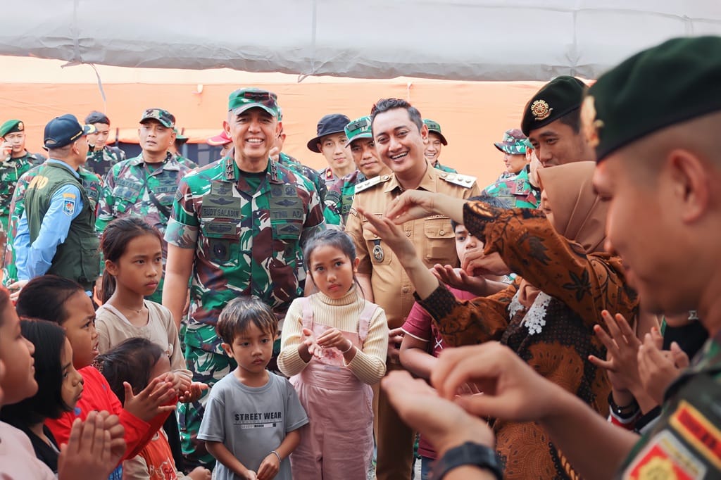Pangdam V/Brawijaya Tinjau Kesiapan TNI–Polri Tangani Erupsi Semeru