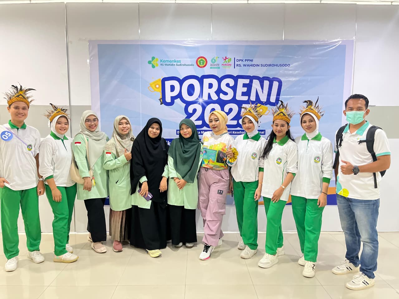 Tampil Gemilang, Mahasiswa Keperawatan Unimerz Makassar Bawa Pulang Prestasi di Porseni HKN Ke-61