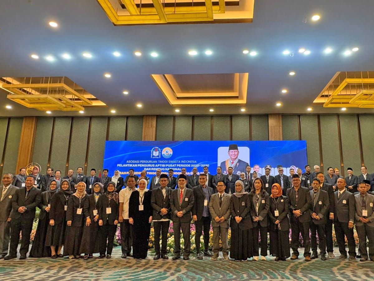 Direktur Program Pasca Sarjana UMI Makassar Prof. Dr. H. La Ode Husen, SH., MH Dilantik Menjadi Pengurus Pusat APTISI Pada Divisi Akreditasi