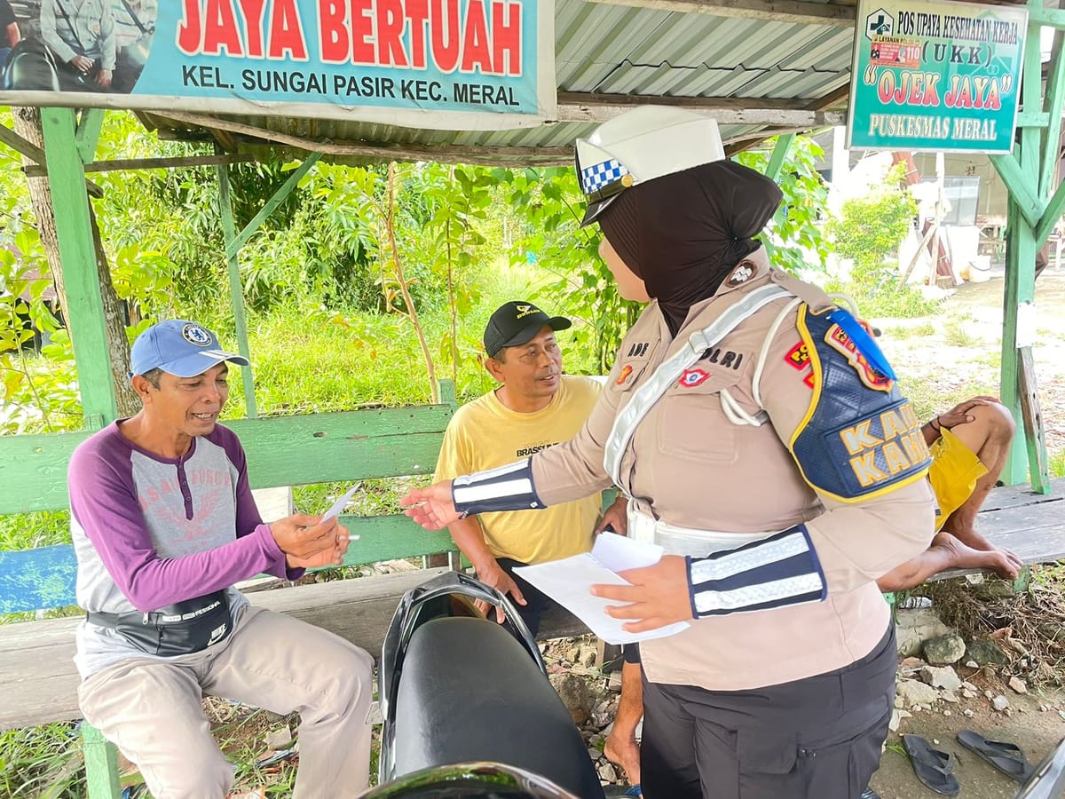 Sat Lantas Polres Bagikan Brosur Ops Zebra Seligi 2025