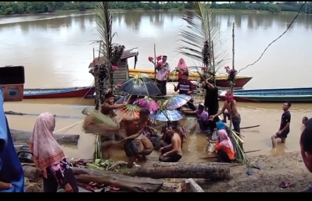 Nerojun Aik: Jejak Leluhur di Kapuas yang Terus Hidup dalam Tradisi Maulid
