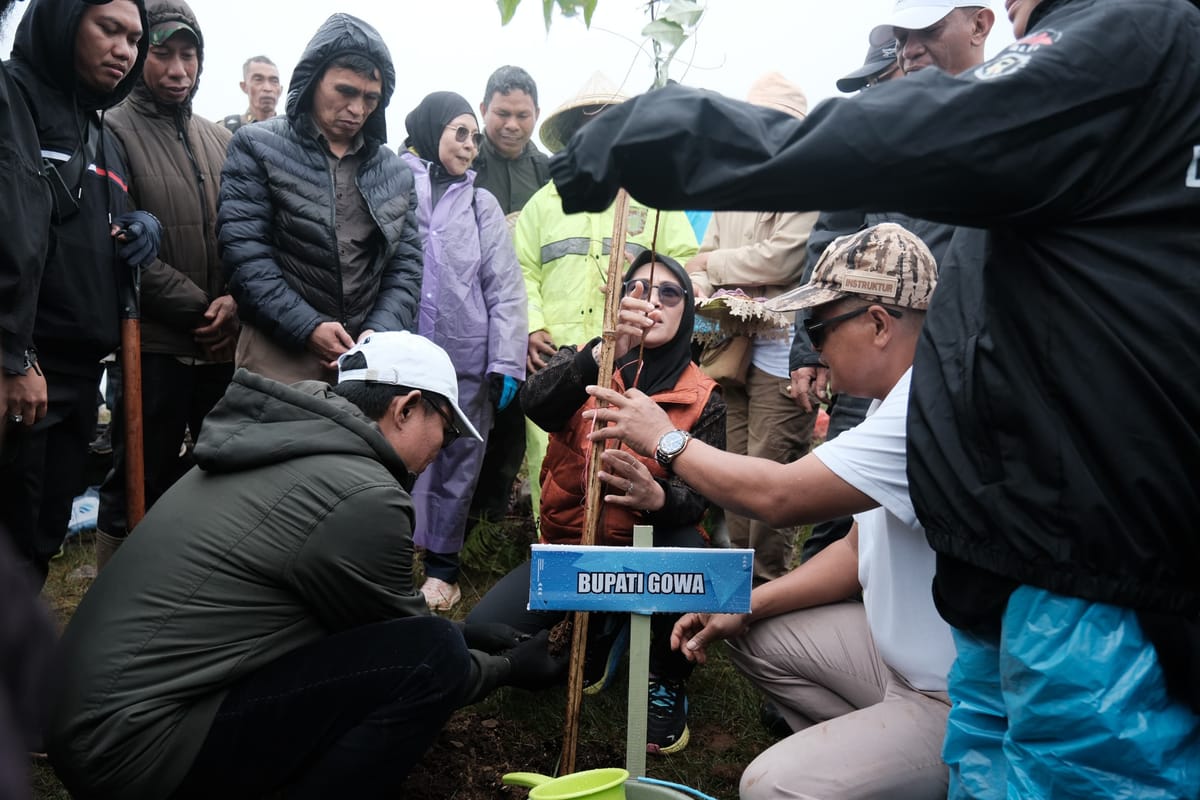 Tanam 10 Ribu Pohon, Bupati Gowa Ajak Jaga Kelestarian Lingkungan