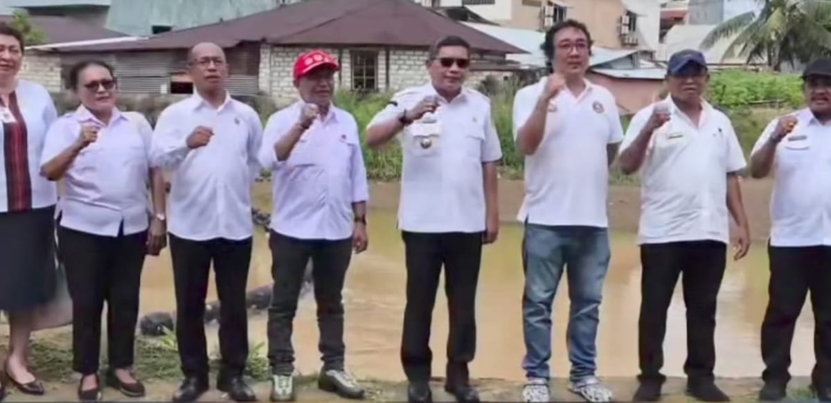 Cegah Sampah, Pemkot Ambon Pasang Jaring Raksasa di Sungai Wairuhu Galala