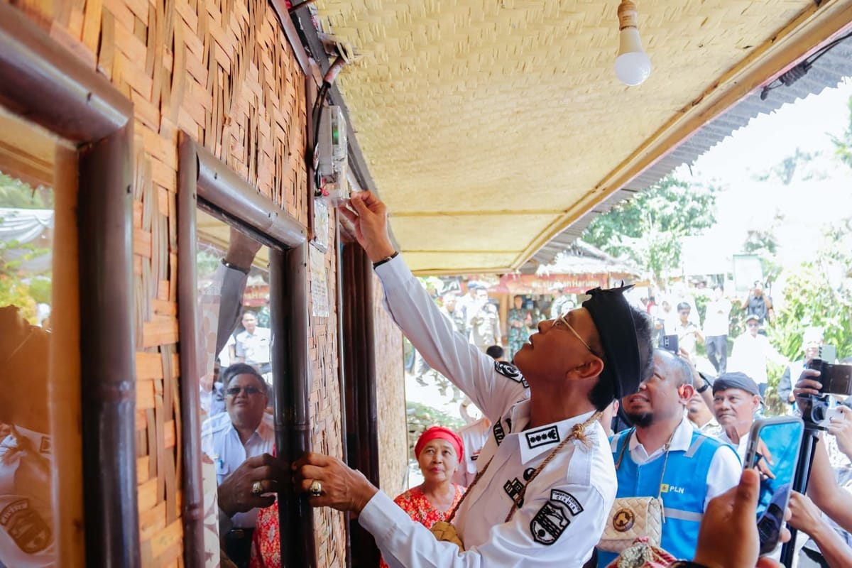 Cahaya di Kampung Adat Kuta: Saat Listrik Menyala Bersama Pelestarian Budaya