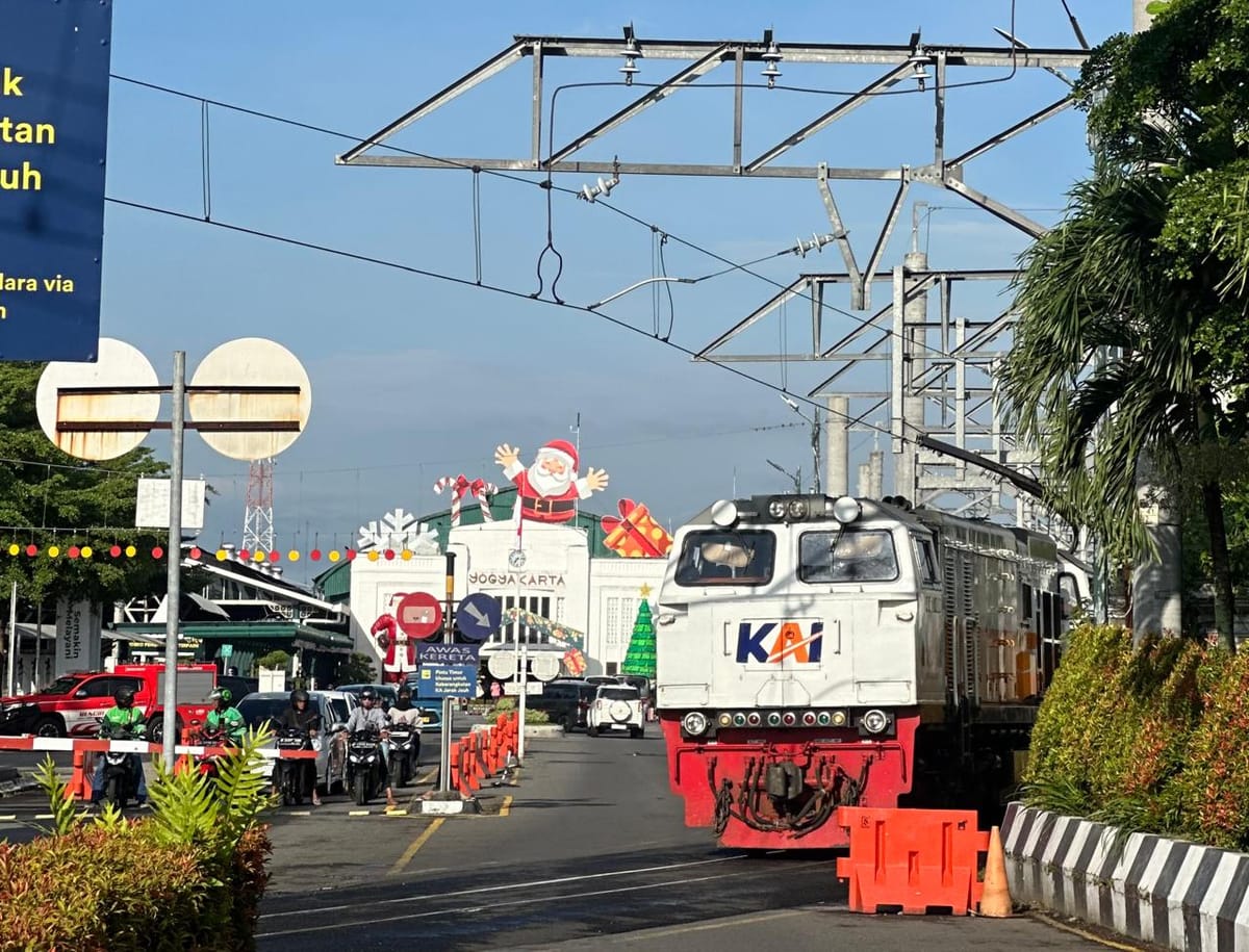 H-1 Natal, Puluhan Ribu Penumpang Padati Stasiun Tugu Yogyakarta